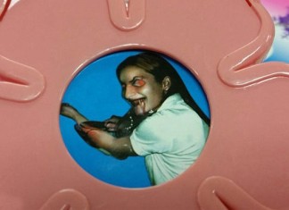 EvilStick: il giocattolo per bambine nasconde foto demoniaca giocattolo demoniaco