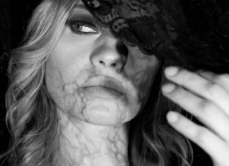 Anna Falchi vampira nel video degli Stil Novo Anna Falchi